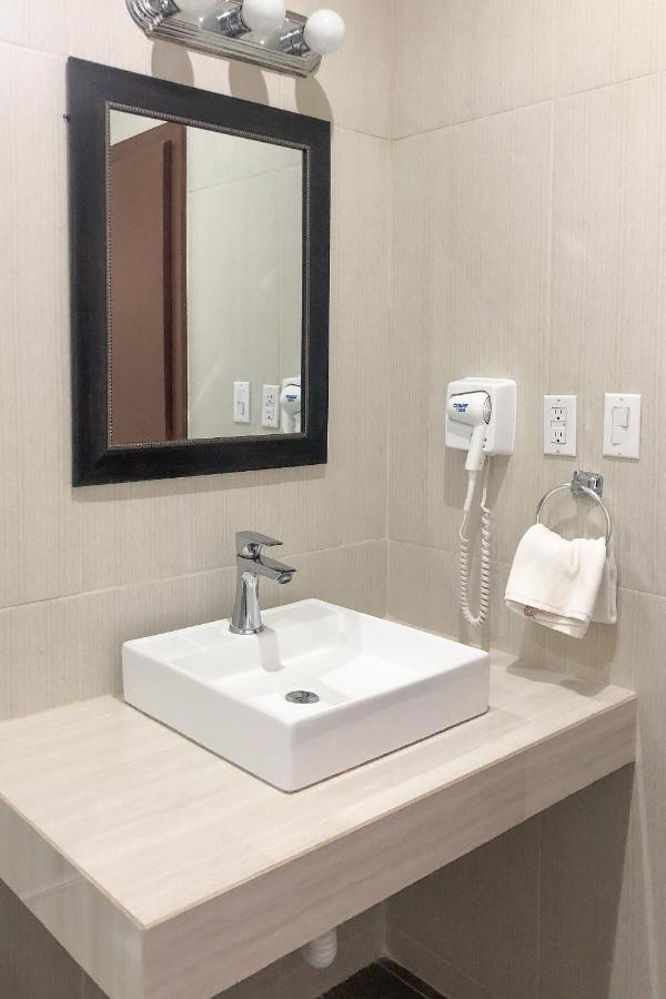 Capital O Palms Hotel, Acuna Ciudad Acuna Luaran gambar